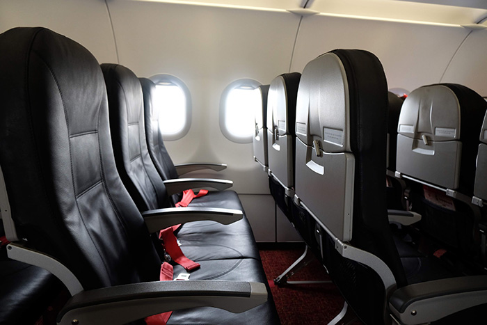 飛行機内のおすすめの過ごし方。国際線や国内線のフライト時間を有効活用タビーカJALカード