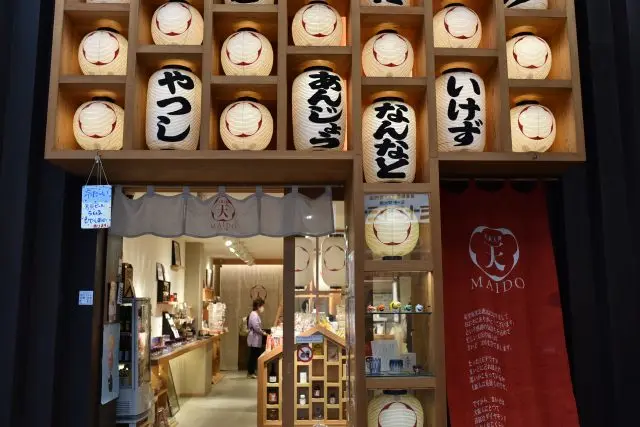 出発前のラストチャンス！福岡空港出発口のお土産売り場