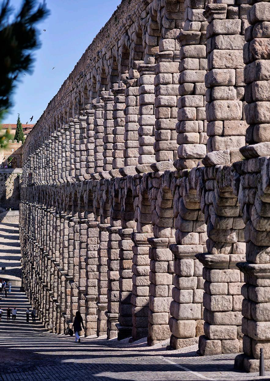 散策しながら発見する世界遺産都市tourspain.es