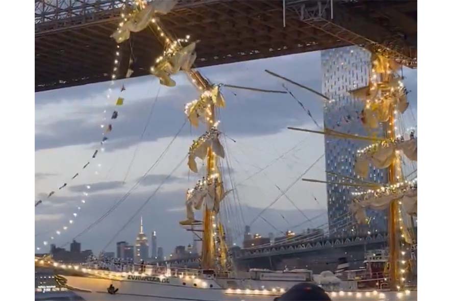 ブルックリンブリッジを歩いて渡る、と事件！ : ニューヨークでひと息しましょ