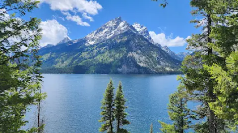 マウントラッシュモアの見どころ・行き方・近隣の観光地山に作られたアメリカ大統領の彫像つきらいふ in the USA