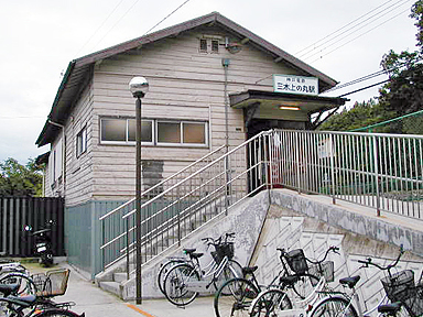 神戸電鉄三木上の丸駅の写真素材 - PIXTA