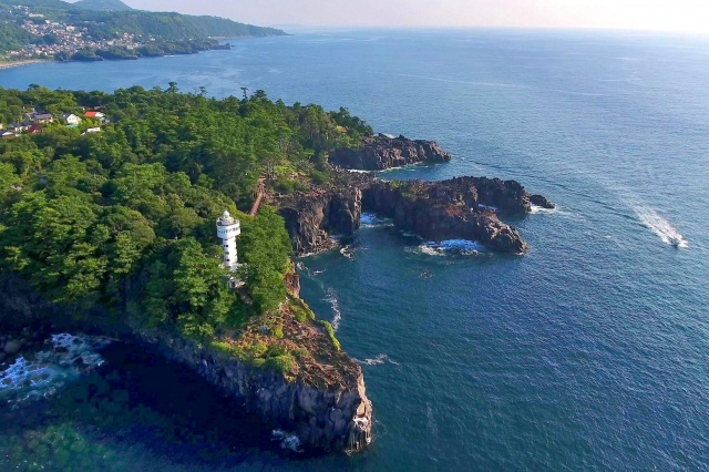 城ヶ崎のつり橋 – ニューヨークランプミュージアム＆フラワーガーデン