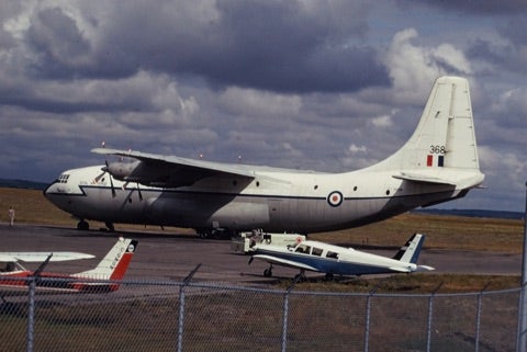 テムズ河に停留する退役軍艦 ベルファストを征く - Onlineジャーニ