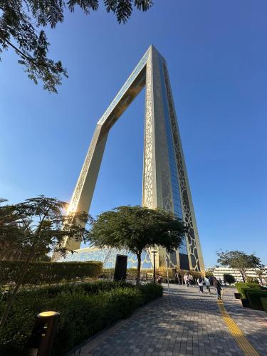 ドバイ新名所「ドバイフレーム」年内開業へ 街並みが絵画になる新SNS映えスポット - モデルプレス