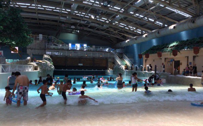 混雑必至のカリビアンビーチ！種類豊富な温水プールが楽しすぎるぺろことパールーンのワンダフォーLIFE