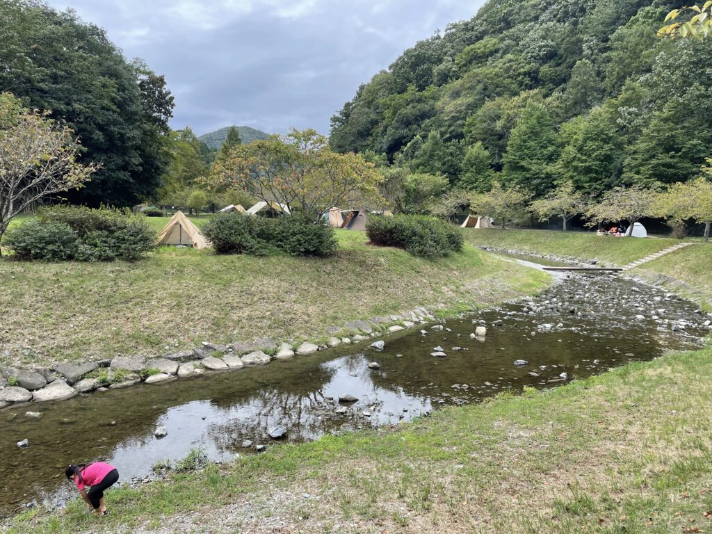 秋真っ盛り。知明湖キャンプ場でほっこり紅葉デイキャンプ。 – たんこぶみかん 〜 日常の合間にあるファミリーキャンプ日記