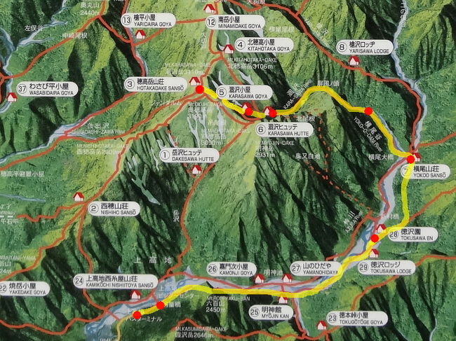 涸沢カール2,300M 上高地から入山するルートが最もメジャーなコースで、片道およそ6時間。山肌を雪が削りとり出来たカールしているカタチから涸沢カール と名付けられました。日本最大級のカールになります。 僕が初めてテント泊をした思い出の山です。秋の紅葉シーズンが