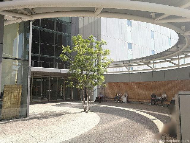 名駅のワイヤードカフェで素材の味わいを楽しめるジンジャエールを味わう