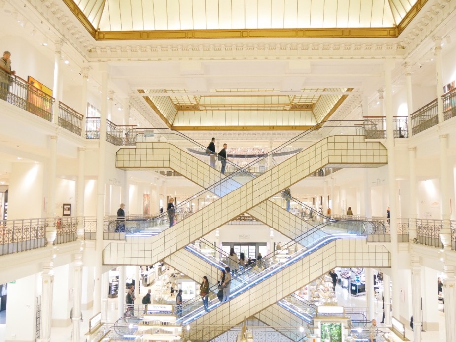 12月のボンマルシェで無料でゲットしたもの : パリ生活社ミルクとマカロン2