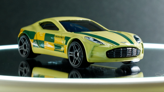 車両紹介：ASTON MARTIN DBX- アストンマーティン横浜