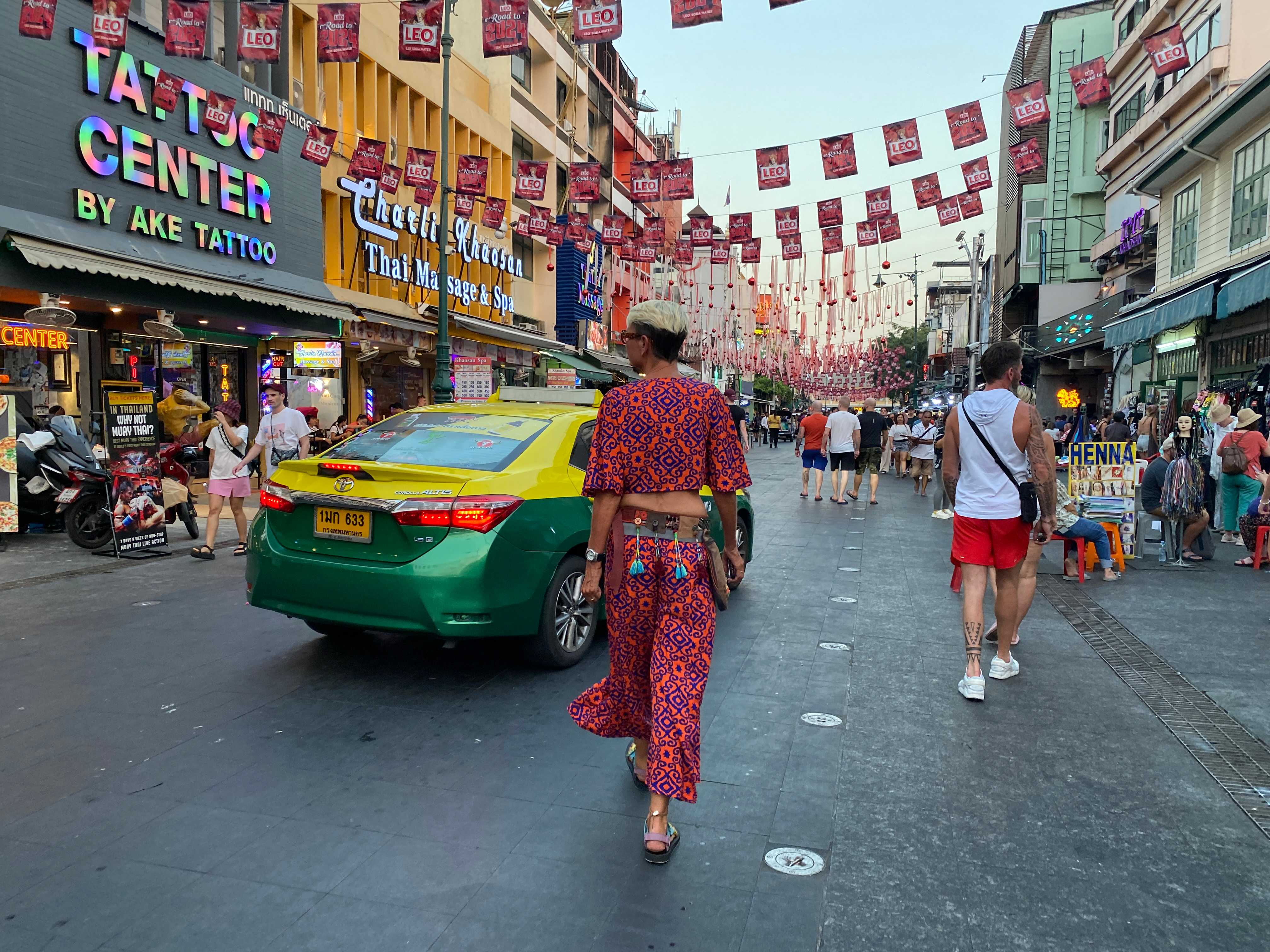 タイを満喫！初めての夜遊び編！観光客だらけのカオサン通り : ＳＡＷＡＤＨＩＫＡＰＰ タイ奮闘記