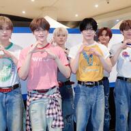 汐留シオサイトと歩道橋 10168002293 の写真・イラスト素材アマナイメージズ