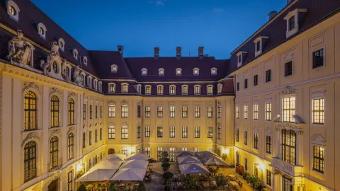 ドレスデンの街のパノラマビューは、ドイツのザクセン州の州都です。Premium写真