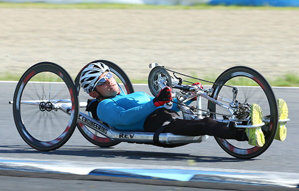 手漕ぎ車椅子のイメージチェンジと重度障害者の国会登壇 : 照片画廊