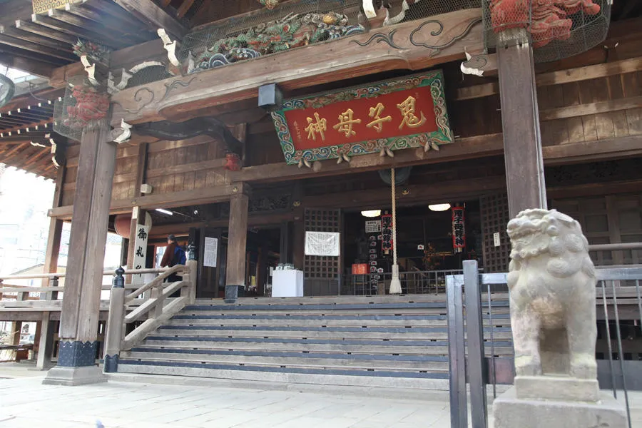 鬼子母神堂 」樹齢700年のイチョウに子授けを願う -