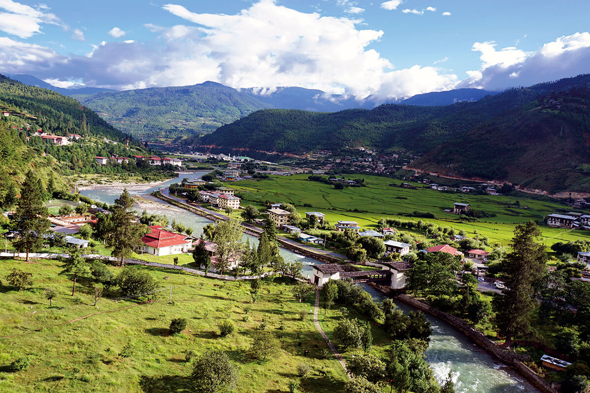 すごくいい写真」「幸せになる」 ブータンの王子と悠仁さまの写真が話題に – grapeグレイプ