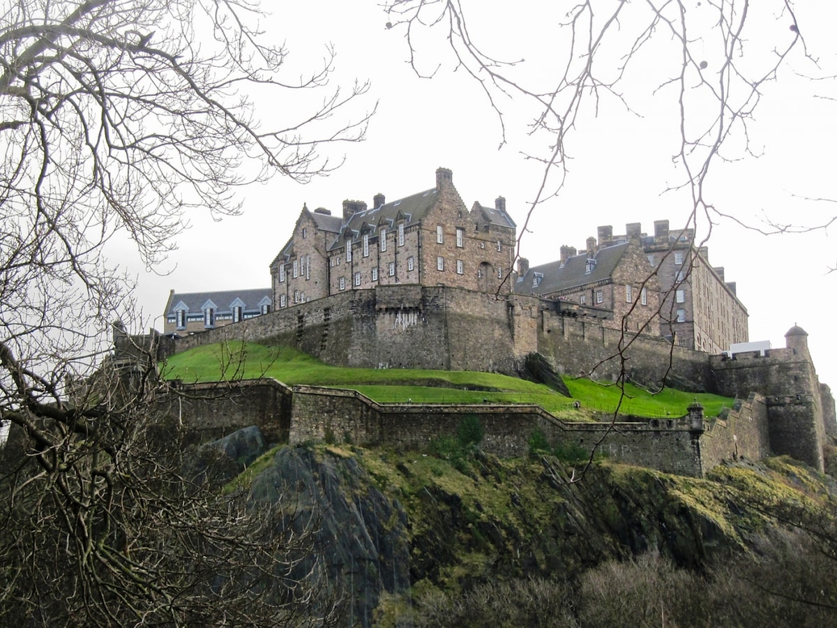 英・スコットランド「エディンバラ城」は世界遺産の街のシンボルイギリストラベルjp 旅行ガイド
