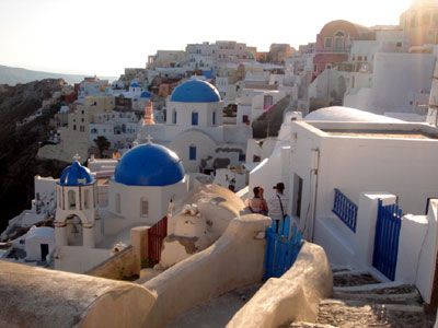 ギリシャのイメージの白い壁。いつまでも白さを保つ壁のお手入れ方法滋賀・京都・大阪のエクステリアと外構工事SOTOYA