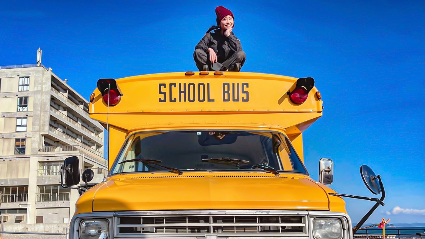 ルール解説 アメリカのスクールバスは追い越し厳禁＆対向車も停止！ゆるりと駐妻