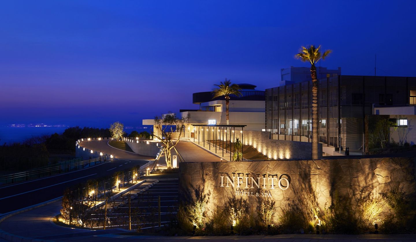 高級リゾートホテル 外観,プールサイド のイラスト素材112530296- PIXTA