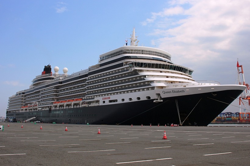 豪華客船「クイーン・エリザベス」が金沢港に初寄港