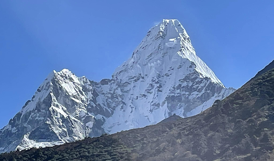 エベレスト 山頂 ヒマラヤ 縦位置の写真素材 -