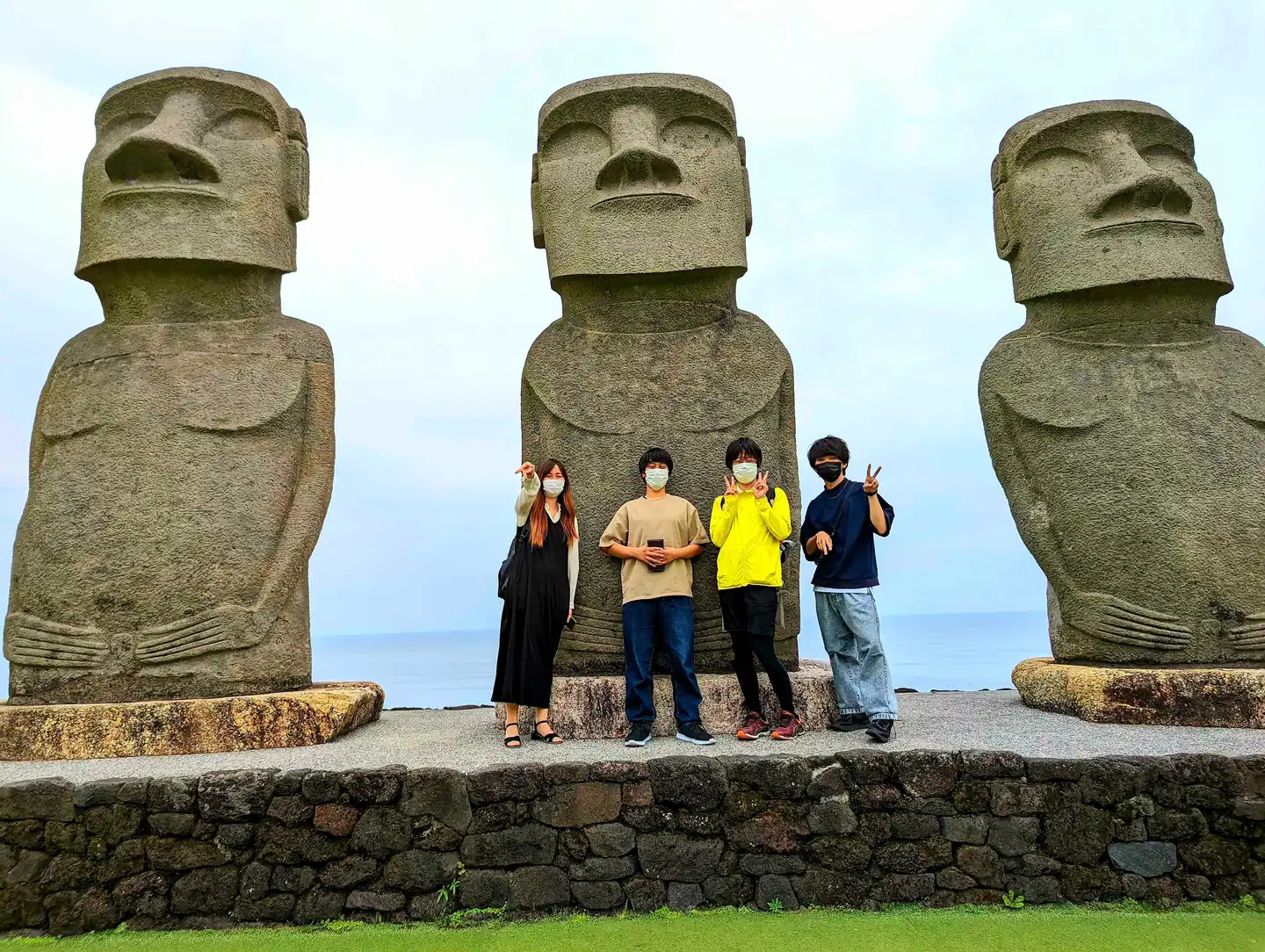 サンメッセ日南のモアイ像 01010014847 の写真・イラスト素材アマナイメージズ