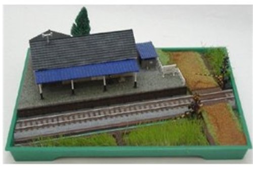 先日より作っていた、マイクロエース 旧河合商会 製の情景プラモデル「田舎の驛」がほぼ完成しました。基本的には素組みですが、水田を表現する為とベース強度を上げる為の嵩上げと補強をして、土台を含め黒く塗装し、下塗りまでが前回の投稿でした。そこから一気に