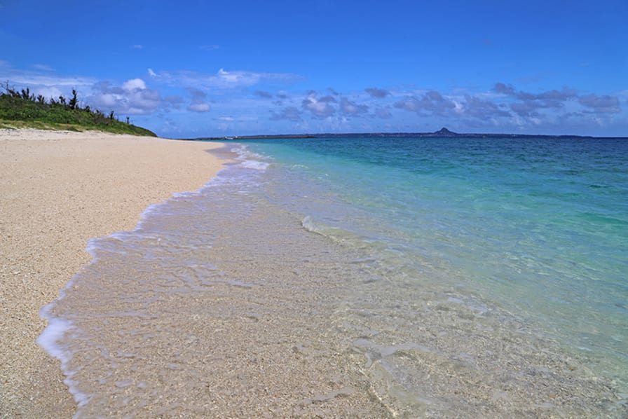 沖縄の海開きっていつ？海水浴が楽しめる時期よみもの沖縄CLIPあなたの沖縄旅を豊かにする体験予約サイト・観光情報メディア
