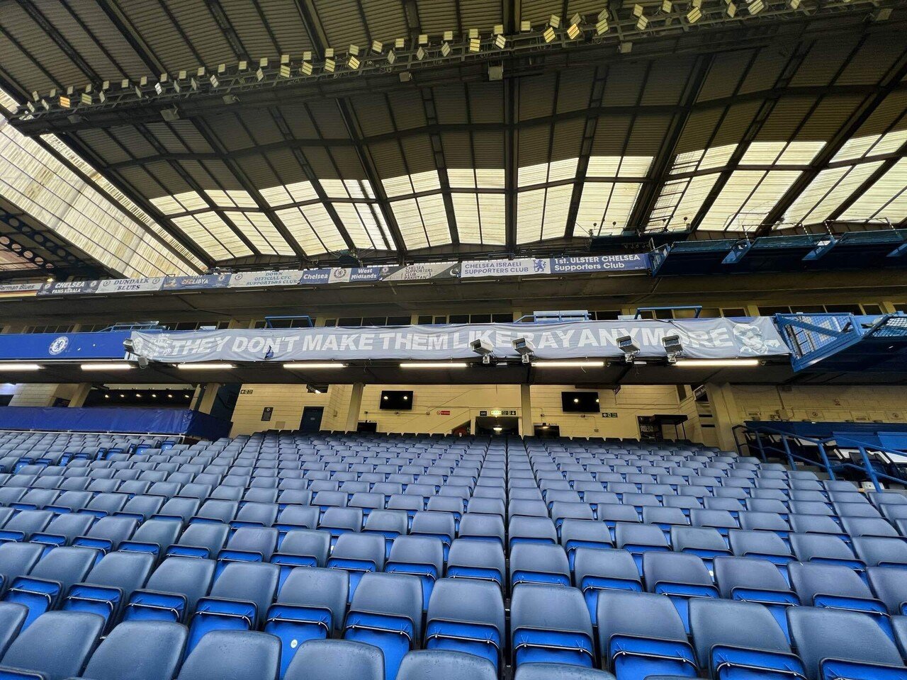 チェルシーの本拠地「スタンフォード・ブリッジ」のスタジアムツアーに参加してみた！🇬🇧 テムズの畔で𝐋𝐢𝐟𝐞 𝐁𝐲 𝐓𝐡𝐞𝐓𝐡𝐚𝐦𝐞𝐬