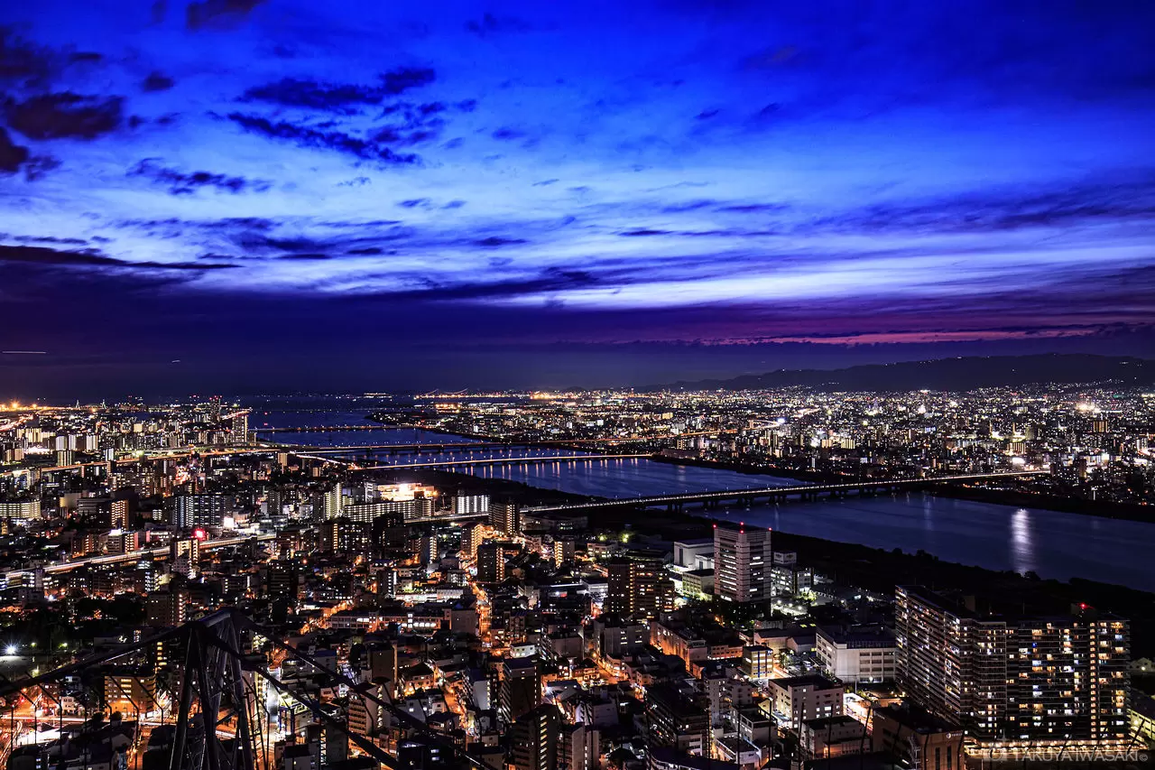 梅田スカイビル・空中庭園展望台大阪観光Traveler Tokyo