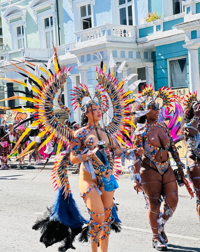 見る？ 踊る？ ノッティングヒル・カーニバル！イギリスワーホリネット