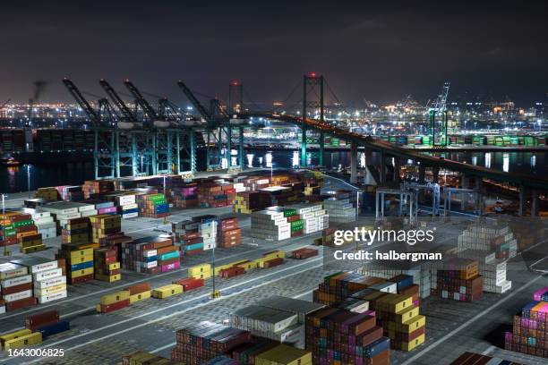 輸送遅延に運賃高騰。物流ネットワークを襲う「空前の混乱」