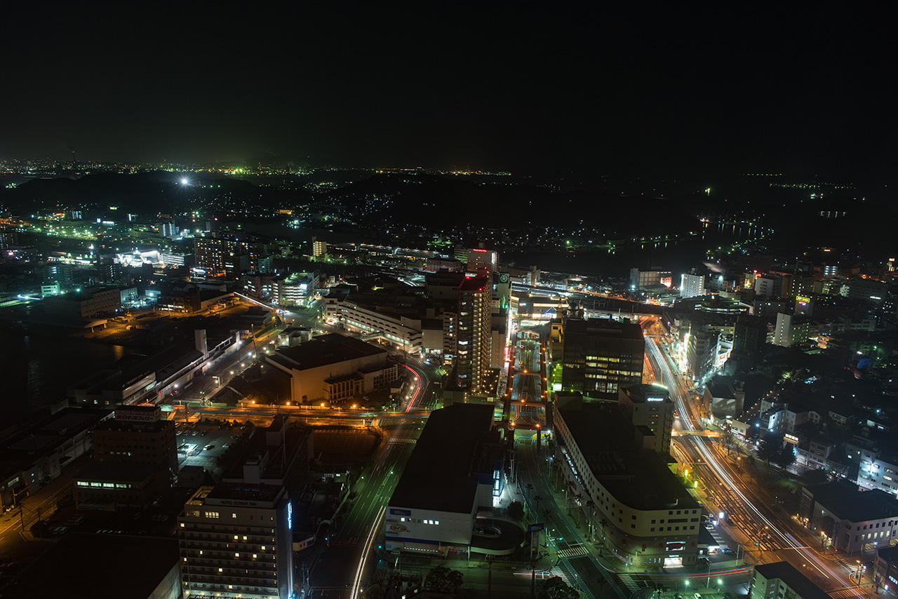 日本 山口県下関市にある海峡ゆめタワーの展望台から見える夜景と下関駅の写真素材99539985- PIXTA