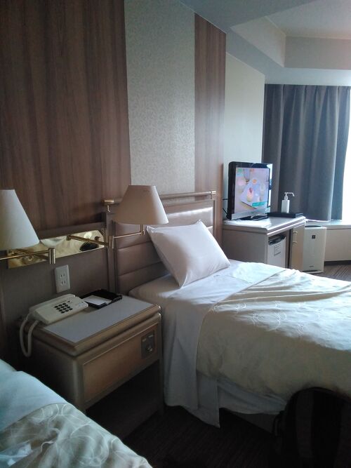 北海道『星野リゾート トマム ザ・タワーに宿泊』タワー1と2の違いは？ホテルの部屋を口コミ＆レビュー雪のち、スキー場にて