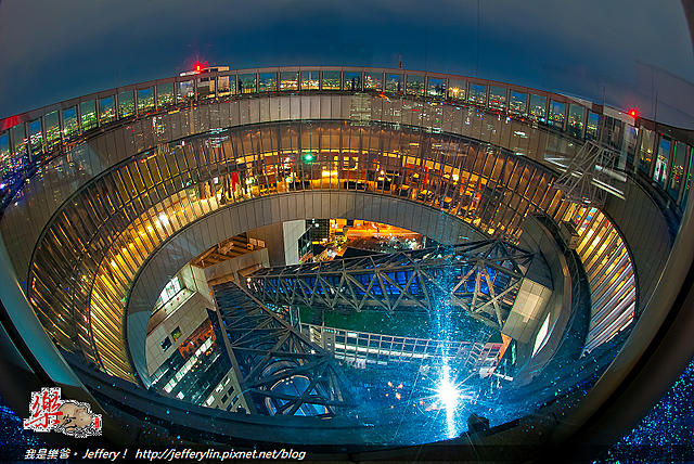 梅田スカイビル 空中庭園展望台大阪 at Night -大阪の夜景-
