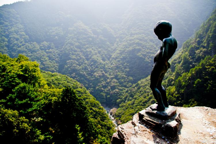 祖谷渓小便小僧 - 徳島の観光名所と由来