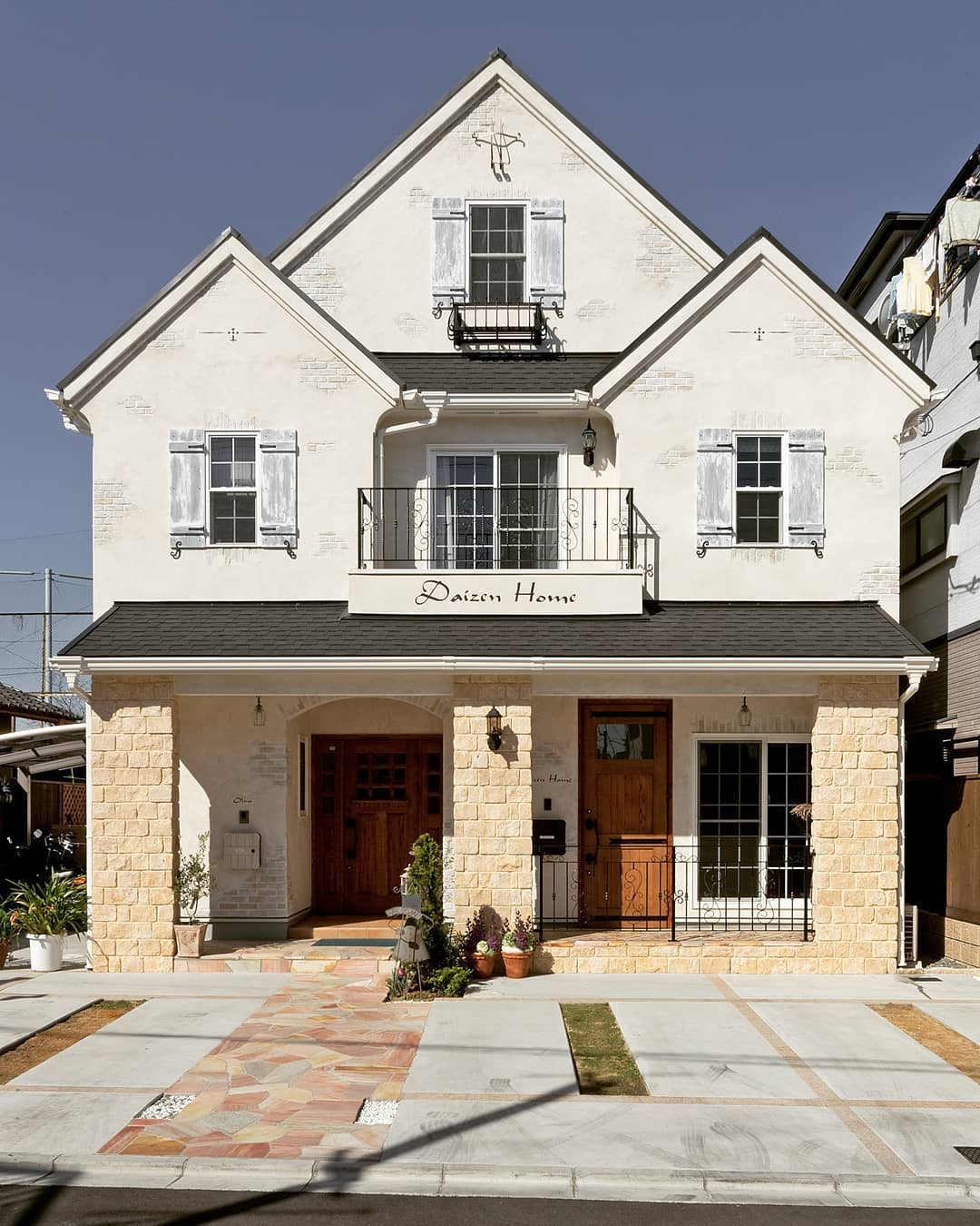 外観が特徴的な白い家の施工事例。白い家をおしゃれに仕上げるポイントとは高級注文住宅 建築設計デザイン事務所 参會堂