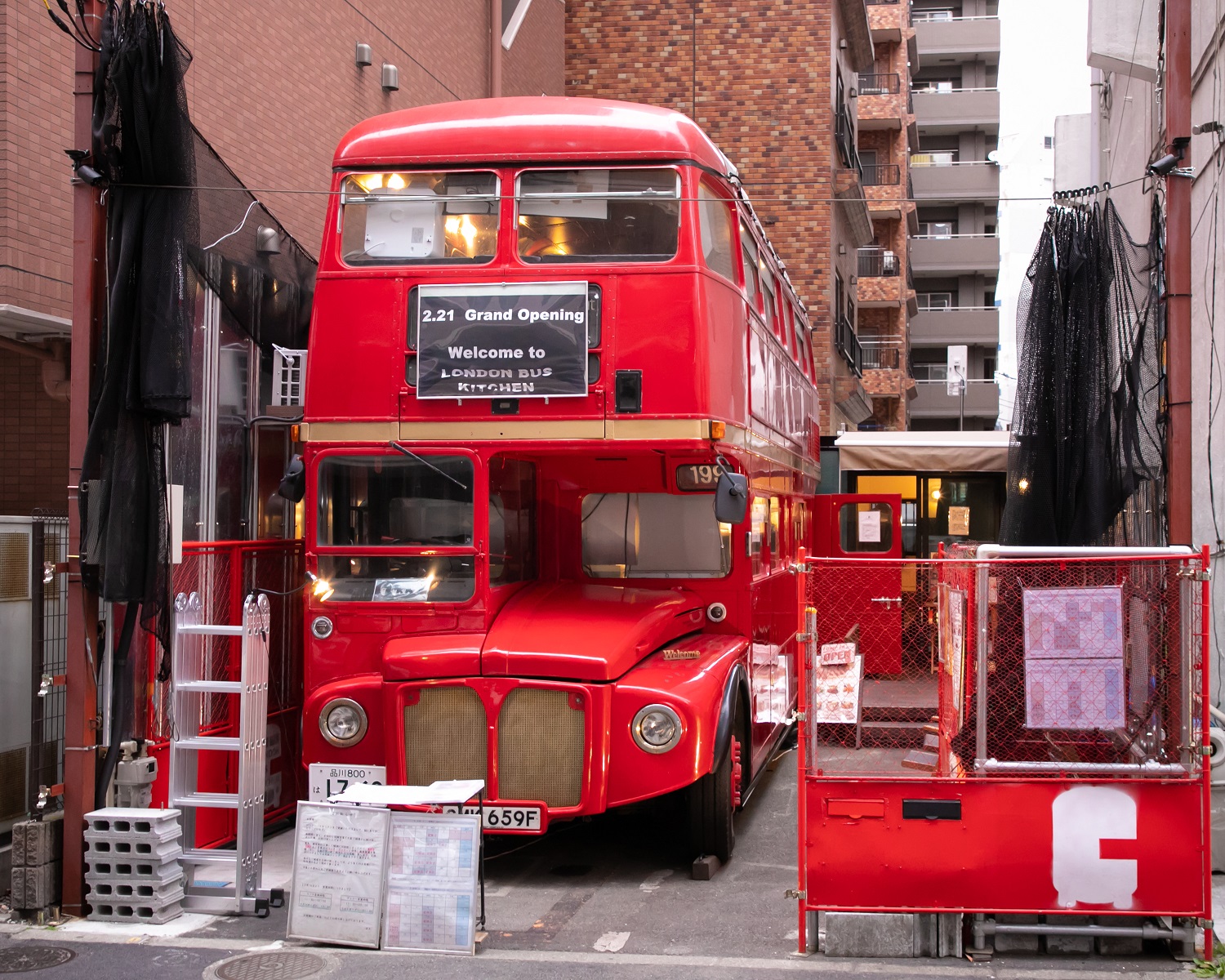 ロンドンのバス｣は､どうして真っ赤なのか 使用している赤の種類は｢パントン485C｣海外東洋経済オンライン