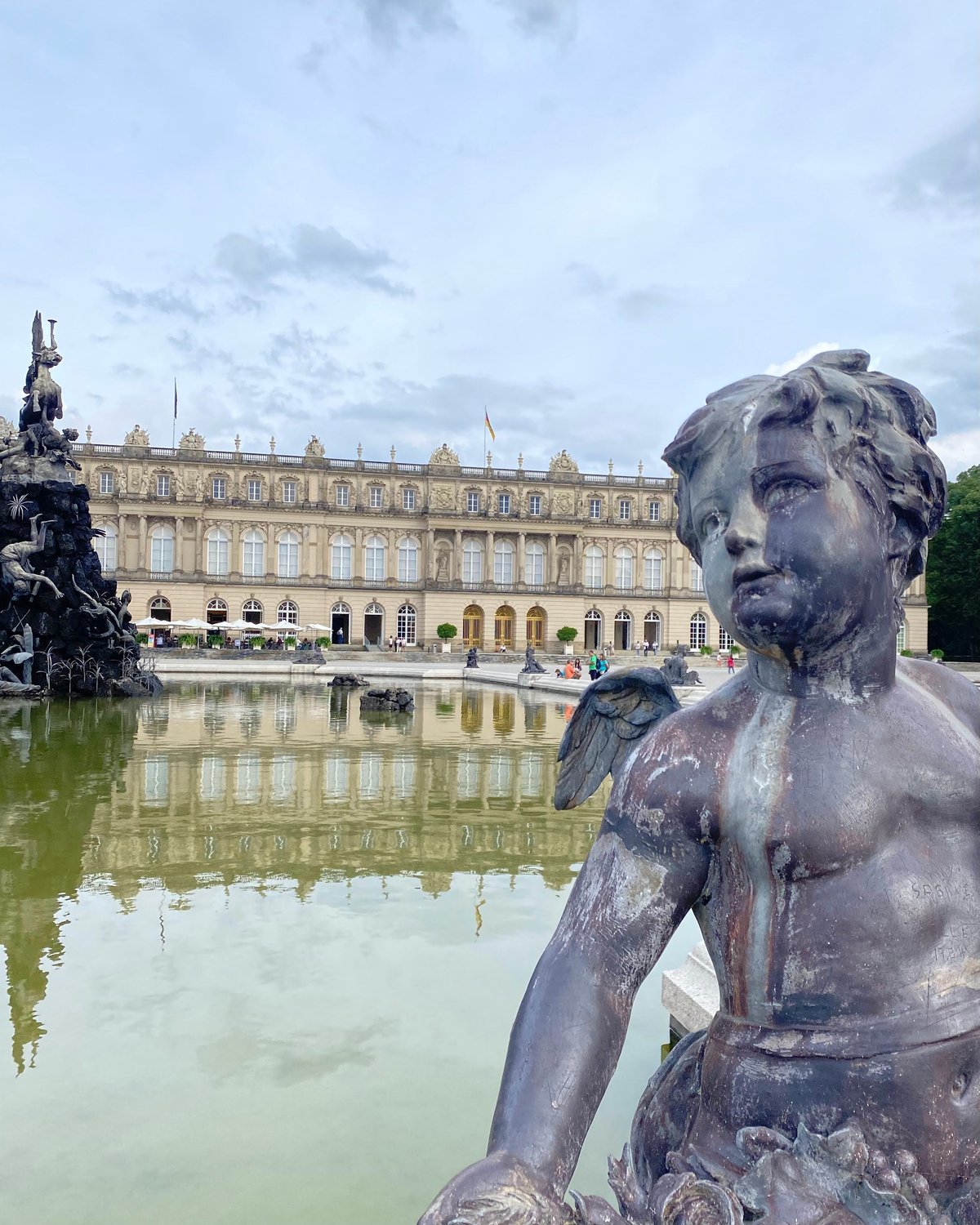 世界遺産登録決定🏰✨️「おとぎ話の城」として知られるバイエルン王ルートヴィヒ2世のノイシュヴァンシュタイン城、ヘレンキームゼー城、リンダーホーフ城、そしてシャッヘン王の館が世界遺産に登録されました！観光の象徴として魅力的なメルヘンな城や宮殿、 一度は