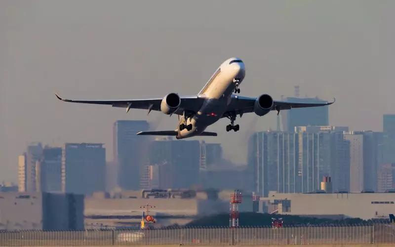 羽田空港で飛行機撮影 ダイナミックな写真を撮るならイノベーションシティ内にある足湯スカイデッキがおすすめ！シテイリョウコウ