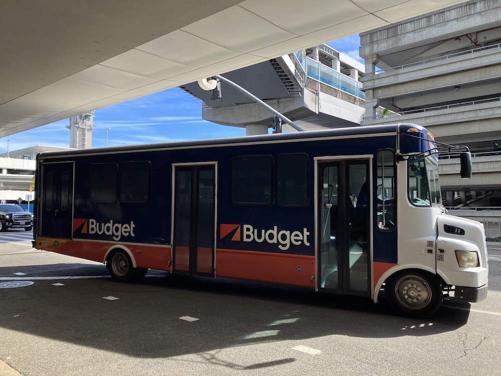 ロサンゼルス国際空港を徹底解説 ラウンジ・お土産・レンタカーはどこ- 海外Wi-Fiレンタルショップ