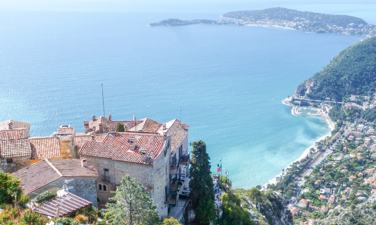 フランス旅行・最も美しい村ベスト10 ツアーも紹介