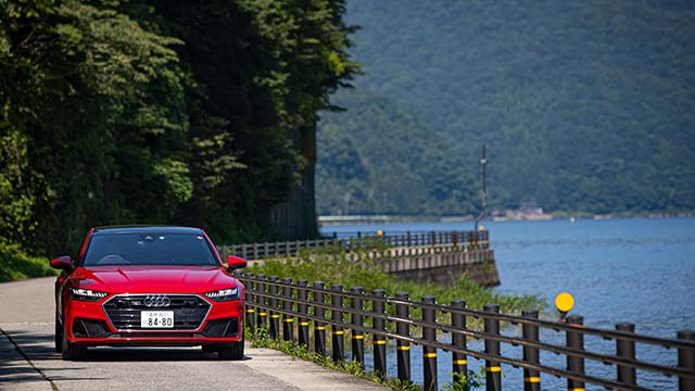 福島県いわき市 勿来IGCCパワーの夜景と車の軌跡 Stock