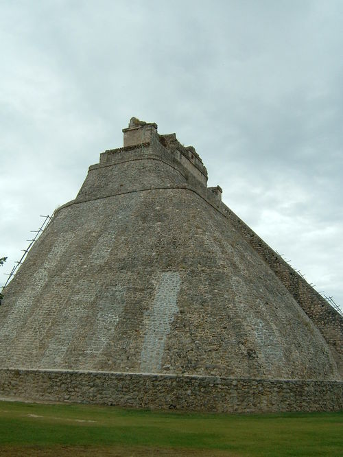 ウシュマル遺跡＆聖なる泉＆民族舞踏 in メリダ -