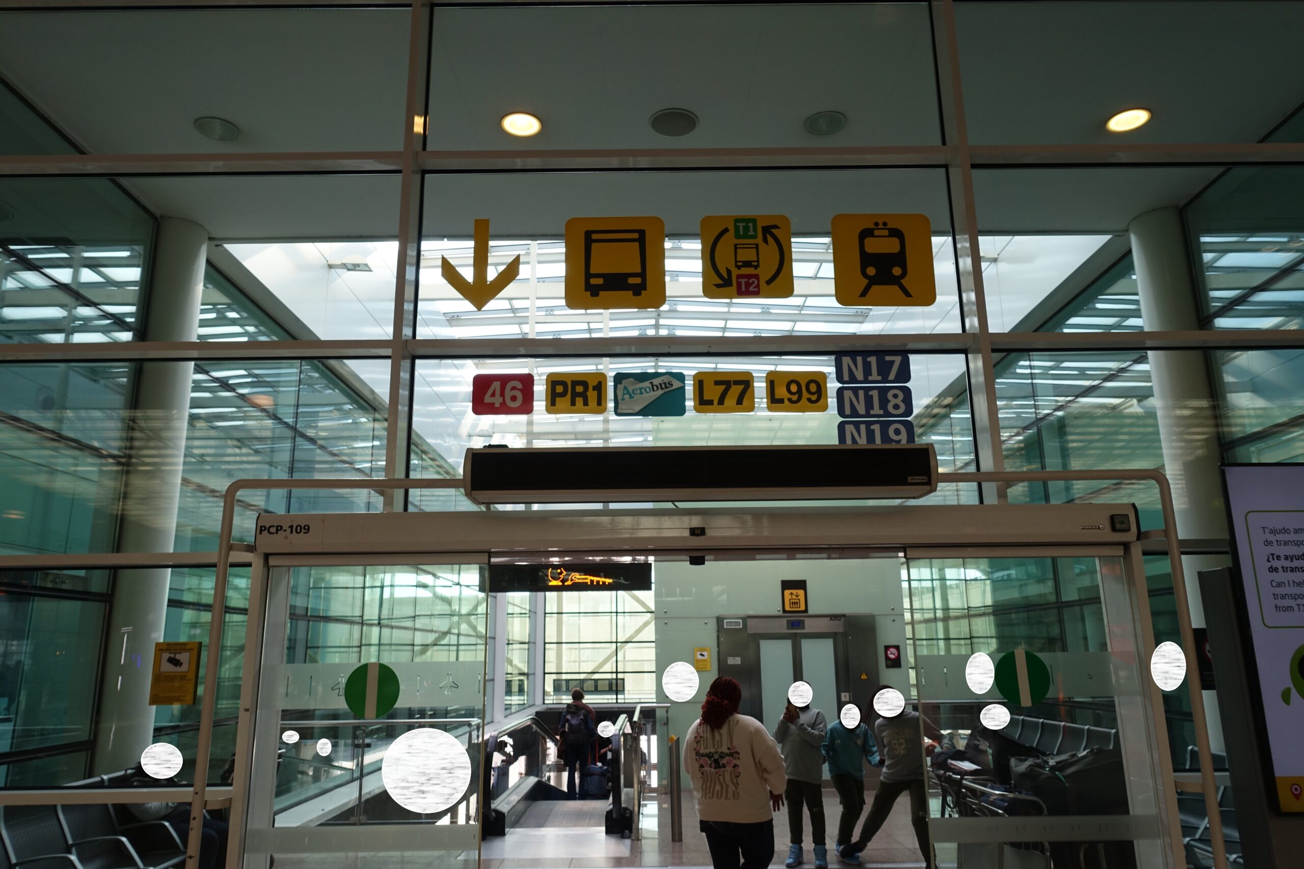 バルセロナ空港～市内を結ぶ「Aerobus」- 料金、チケットの買い方、乗り方など - Amazing TRIP