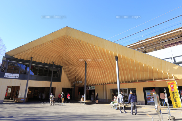 京王線高尾山口駅 隈研吾氏は大屋根のみで、印象の刷新を成し遂げた -