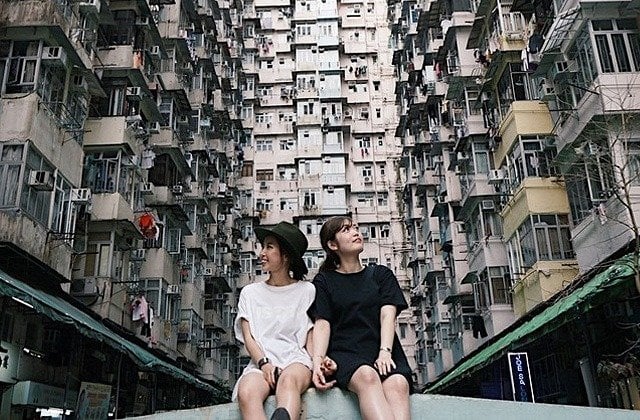 ずっと海外ガール達がやってる撮り方したくて いい感じの雰囲気だったらやってみたノ⭐️🩷ドウカナ❓クリパ前の買い出しだっから髪型もいつもより凝ってるけど このクルクルヘアがたまらないでしょ〜👩🏽‍🦱❤️