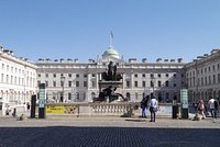 イギリス 意外な穴場スポット！テムズ川沿いの優雅なサマセット・ハウスで食とアートを楽しむ地球の歩き方